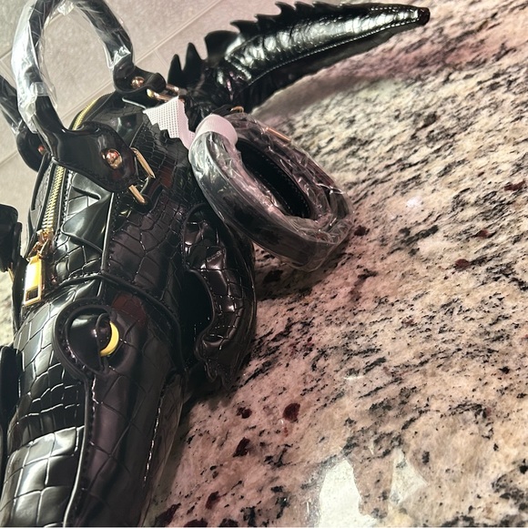 Alligator-Print Women’s Black 🖤 Handbag NEW WITH TAGS 🐊 w/ Detachable Strap - Picture 5 of 11